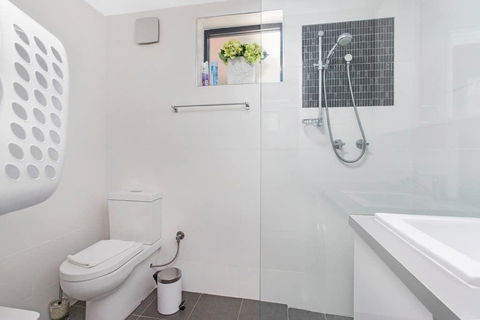 Gorgeous 26 1 Bed Designer Fitout Perfect Location - Darwin Holiday 42