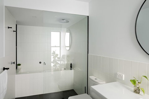 Berms And Barrels - New - Darwin Holiday 11