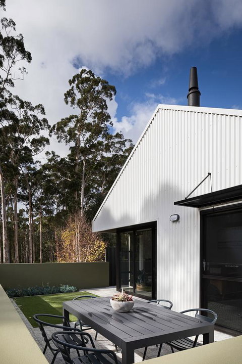 Berms And Barrels - New - Darwin Holiday 12