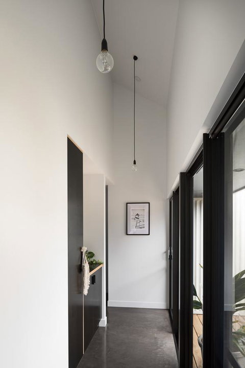 Berms And Barrels - New - Darwin Holiday 4