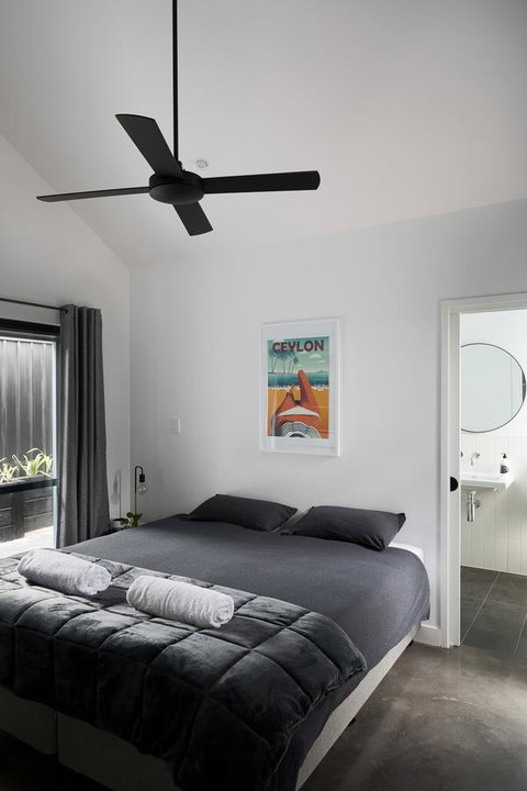 Berms And Barrels - New - Darwin Holiday 8