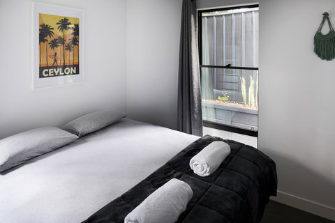 Berms And Barrels - New - Darwin Holiday 6