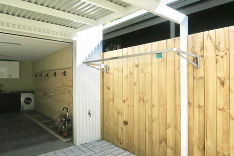 Berms And Barrels - New - Darwin Holiday 16