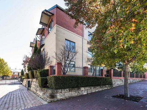 Subiaco Village 28 - Darwin Holiday 25