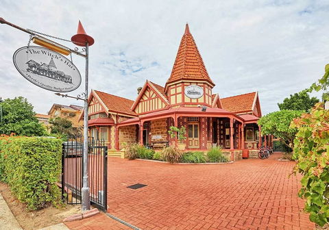 The Witch's Hat - Darwin Holiday 24