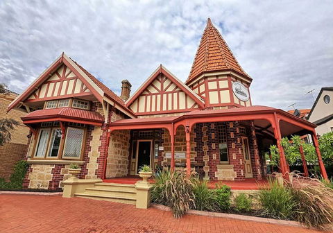 The Witch's Hat - Darwin Holiday 8