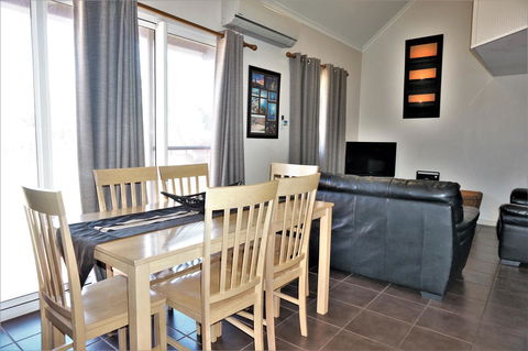 Osprey Holiday Village Unit 113 2 Bedroom - Darwin Holiday 3