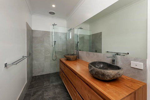 Blue Sky Escapes The Lookout Lancelin - Darwin Holiday 23