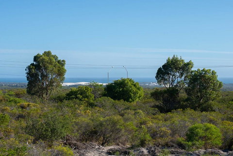 Blue Sky Escapes The Lookout Lancelin - Darwin Holiday 24