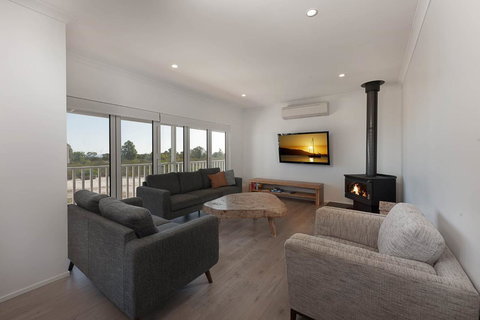 Blue Sky Escapes The Lookout Lancelin - Darwin Holiday 28