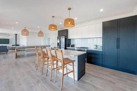 Blue Sky Escapes The Lookout Lancelin - Darwin Holiday 12