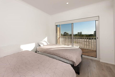 Blue Sky Escapes The Lookout Lancelin - Darwin Holiday 22