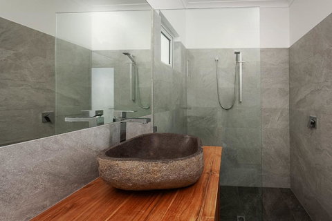 Blue Sky Escapes The Lookout Lancelin - Darwin Holiday 32