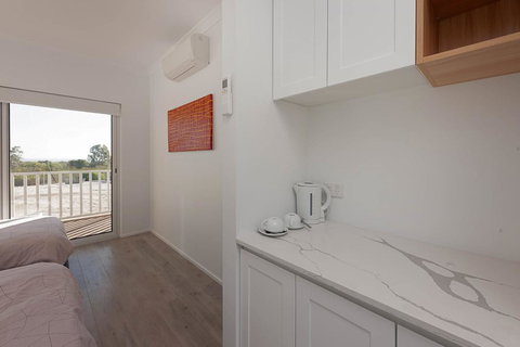 Blue Sky Escapes The Lookout Lancelin - Darwin Holiday 35