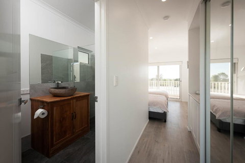 Blue Sky Escapes The Lookout Lancelin - Darwin Holiday 11