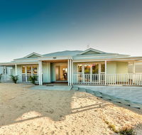 Blue Sky Escapes The Lookout Lancelin - Darwin Holiday