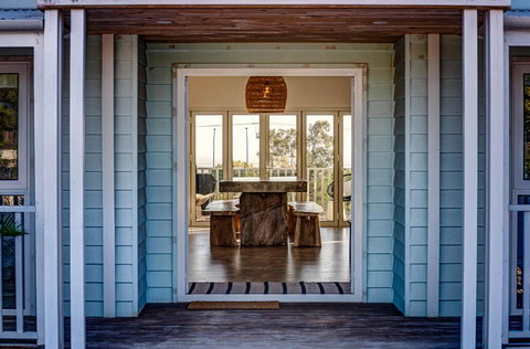 Blue Sky Escapes The Lookout Lancelin - Darwin Holiday 15