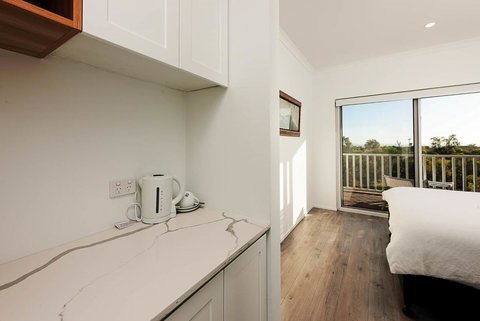 Blue Sky Escapes The Lookout Lancelin - Darwin Holiday 21