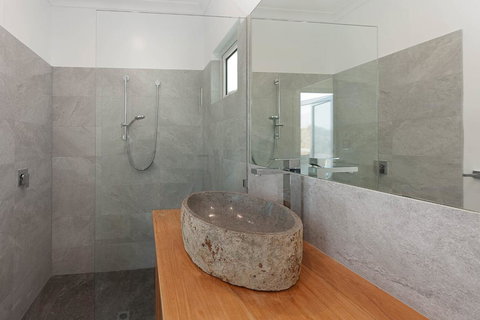 Blue Sky Escapes The Lookout Lancelin - Darwin Holiday 36