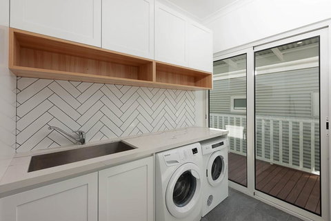 Blue Sky Escapes The Lookout Lancelin - Darwin Holiday 20