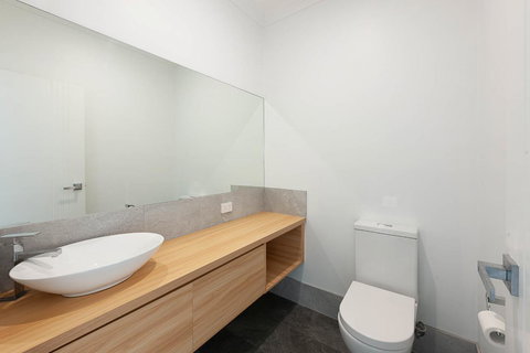 Blue Sky Escapes The Lookout Lancelin - Darwin Holiday 9