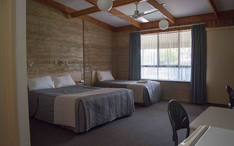 Hopetoun Motel & Chalet Village - Darwin Holiday 2
