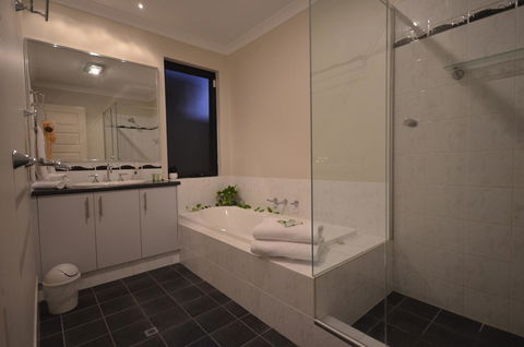 Ellard Bed & Breakfast - Darwin Holiday 12