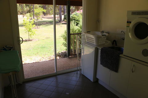 Burton Farmhouse - Darwin Holiday 2