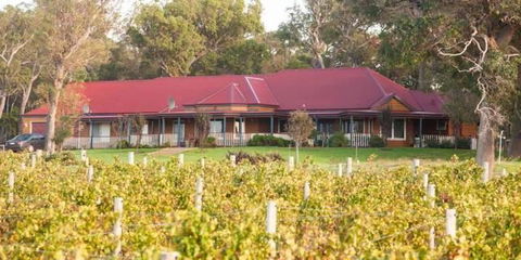 Burton Farmhouse - Darwin Holiday 10