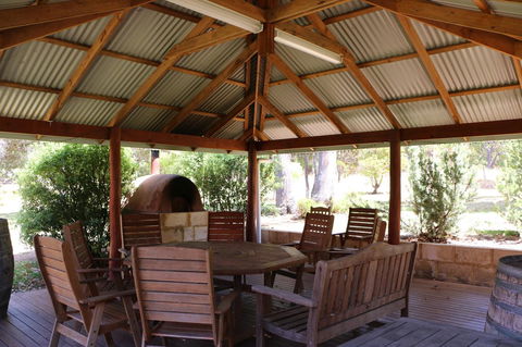 Burton Farmhouse - Darwin Holiday 5
