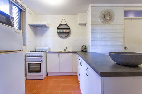 Fremantle Coastal Stay - 1 Bedroom Central Apartment - Darwin Holiday 3