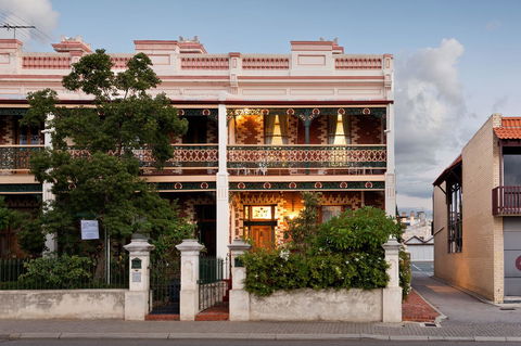 Annie's Victorian Terrace Accommodation Fremantle - Darwin Holiday 30