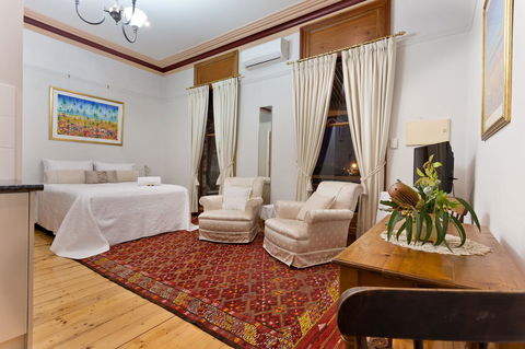 Annie's Victorian Terrace Accommodation Fremantle - Darwin Holiday 16
