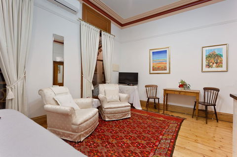 Annie's Victorian Terrace Accommodation Fremantle - Darwin Holiday 5