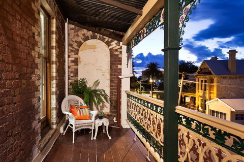 Annie's Victorian Terrace Accommodation Fremantle - Darwin Holiday 18
