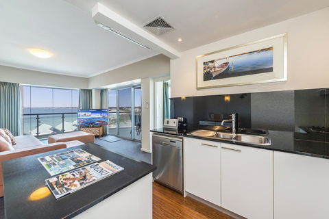 A 406 FANTASTIC OCEAN BEACH And MARINA VIEW APT - MANDURAH - Darwin Holiday 18