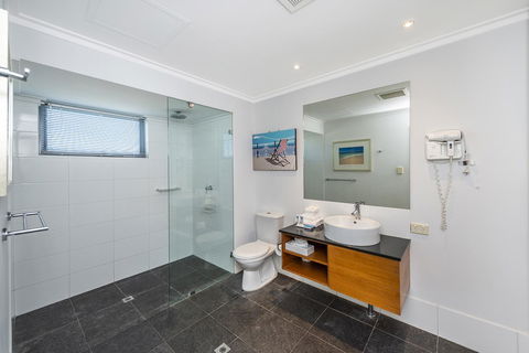 A 406 FANTASTIC OCEAN BEACH And MARINA VIEW APT - MANDURAH - Darwin Holiday 16