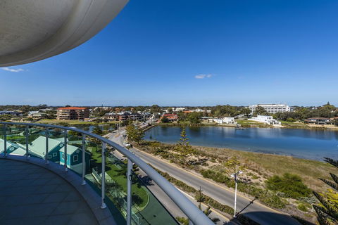 A 406 FANTASTIC OCEAN BEACH And MARINA VIEW APT - MANDURAH - Darwin Holiday 11