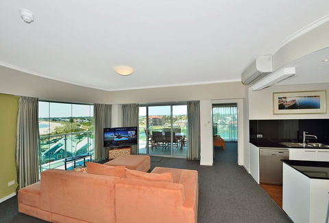 A 406 FANTASTIC OCEAN BEACH And MARINA VIEW APT - MANDURAH - Darwin Holiday 10