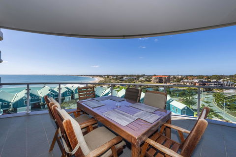 A 406 FANTASTIC OCEAN BEACH And MARINA VIEW APT - MANDURAH - Darwin Holiday 4