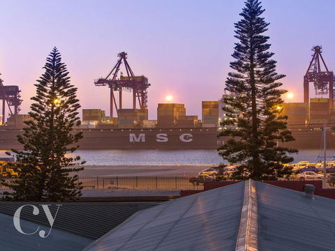 James Street Warehouse - Darwin Holiday 27