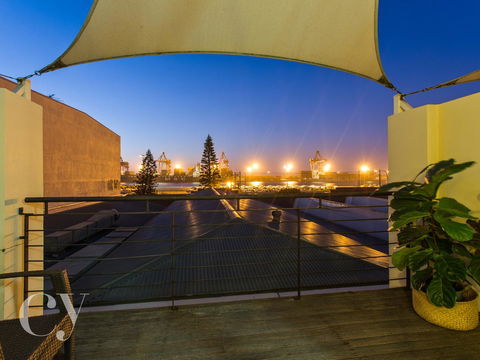 James Street Warehouse - Darwin Holiday 20
