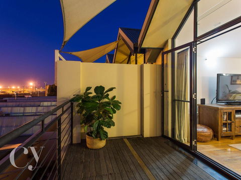 James Street Warehouse - Darwin Holiday 21