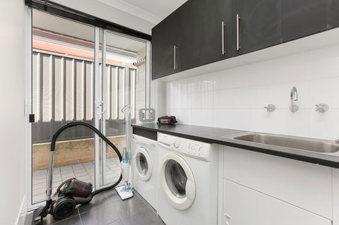 Perth Comfy Stays - Darwin Holiday 24