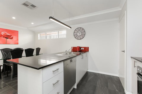 Perth Comfy Stays - Darwin Holiday 14