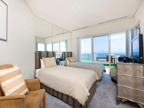 Beachfront Penthouse & Huge Terrace - Darwin Holiday 1