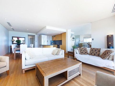 Beachfront Penthouse & Huge Terrace - Darwin Holiday 0