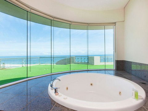 Beachfront Penthouse & Huge Terrace - Darwin Holiday 4