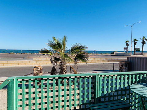 Shark Bay Cottages - Darwin Holiday 14