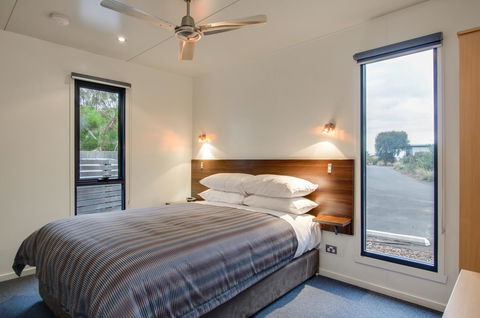 Swansea Beach Chalets - Darwin Holiday 14